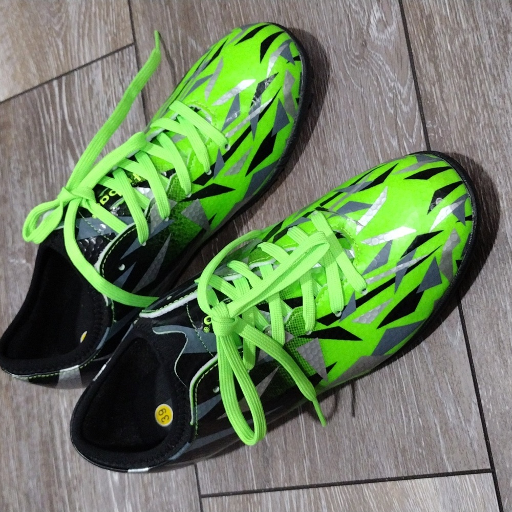 Tiebao florescent green and black sneakers. NWOT. Size 8.5